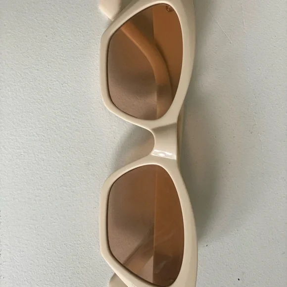 Princess Poly Sunglasses - Picture 3 of 3